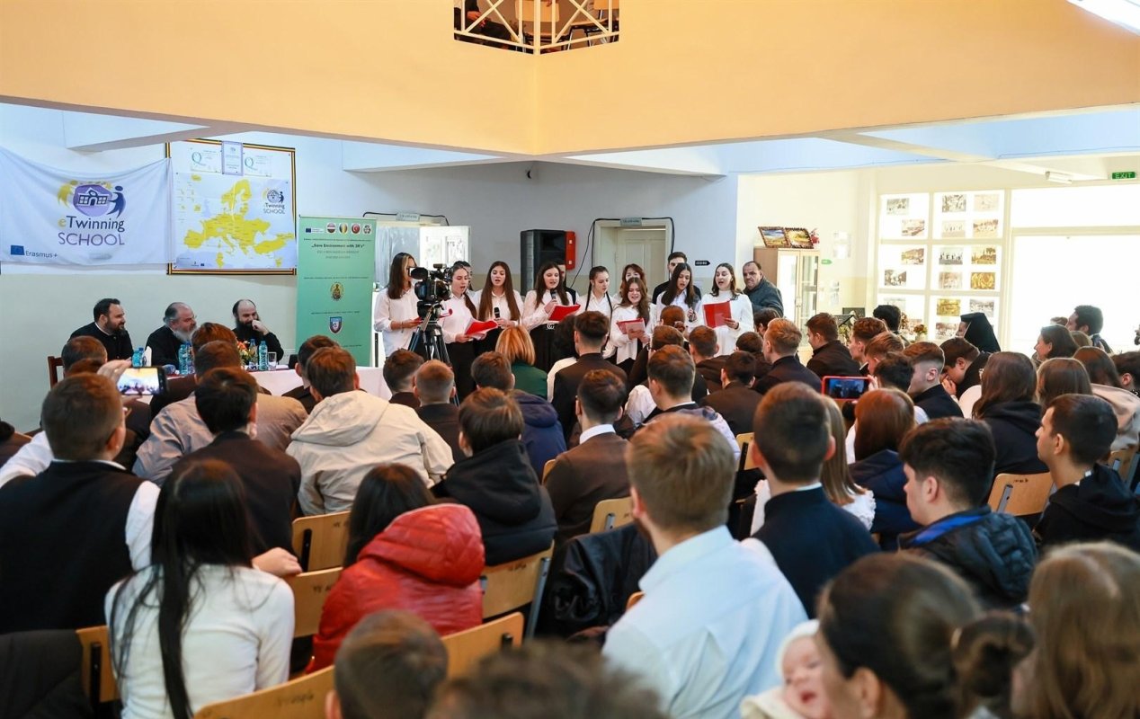 Hramul Seminarului Teologic „Sfântul Ioan Gură de Aur” din Huși 277056