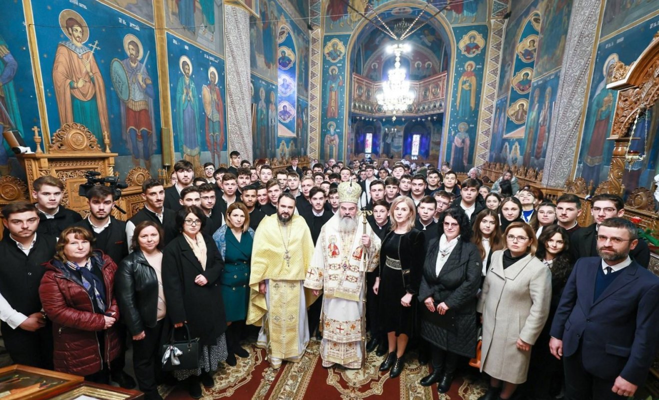 Hramul Seminarului Teologic „Sfântul Ioan Gură de Aur” din Huși 277057