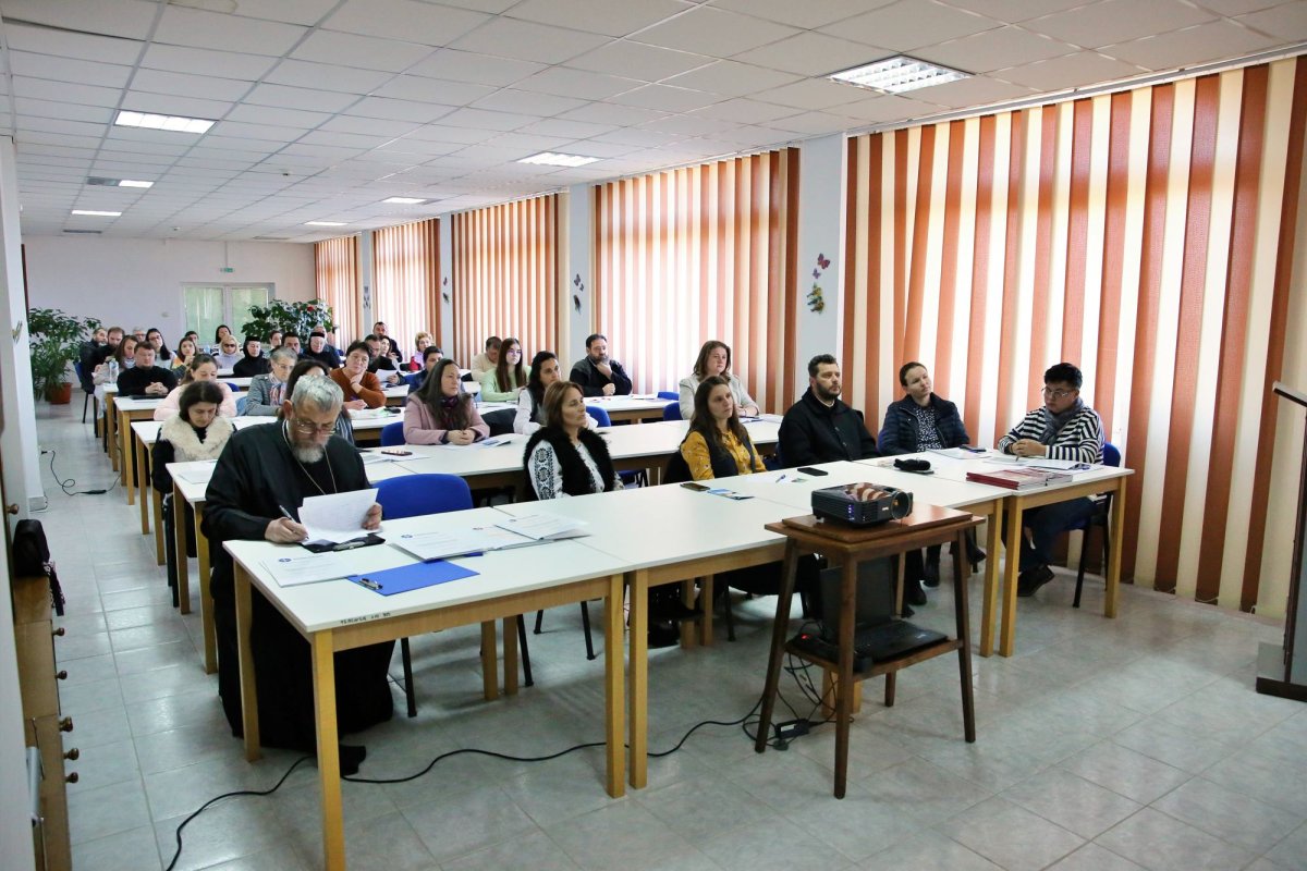 Întâlnire a asistenților sociali din Arhiepiscopia Iașilor 277050