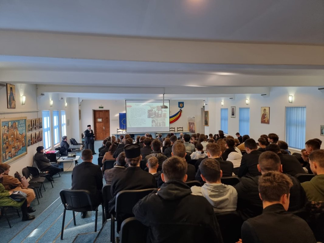 Manifestări dedicate arhimandritului Victor Ojog la seminarul de la Mănăstirea Neamț 277187