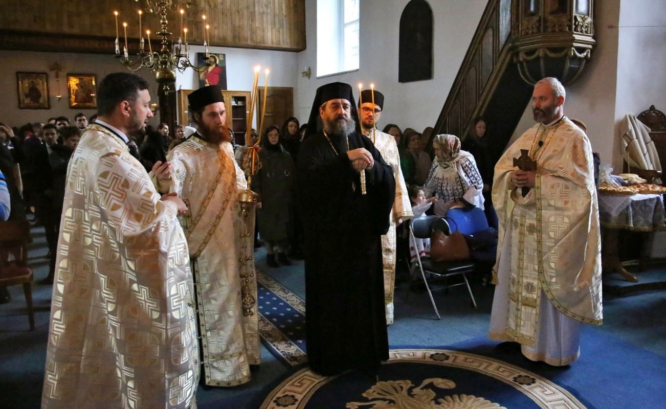 Liturghie arhierească la Paraclisul mitropolitan „Metocul Maicilor” din Iași 277461
