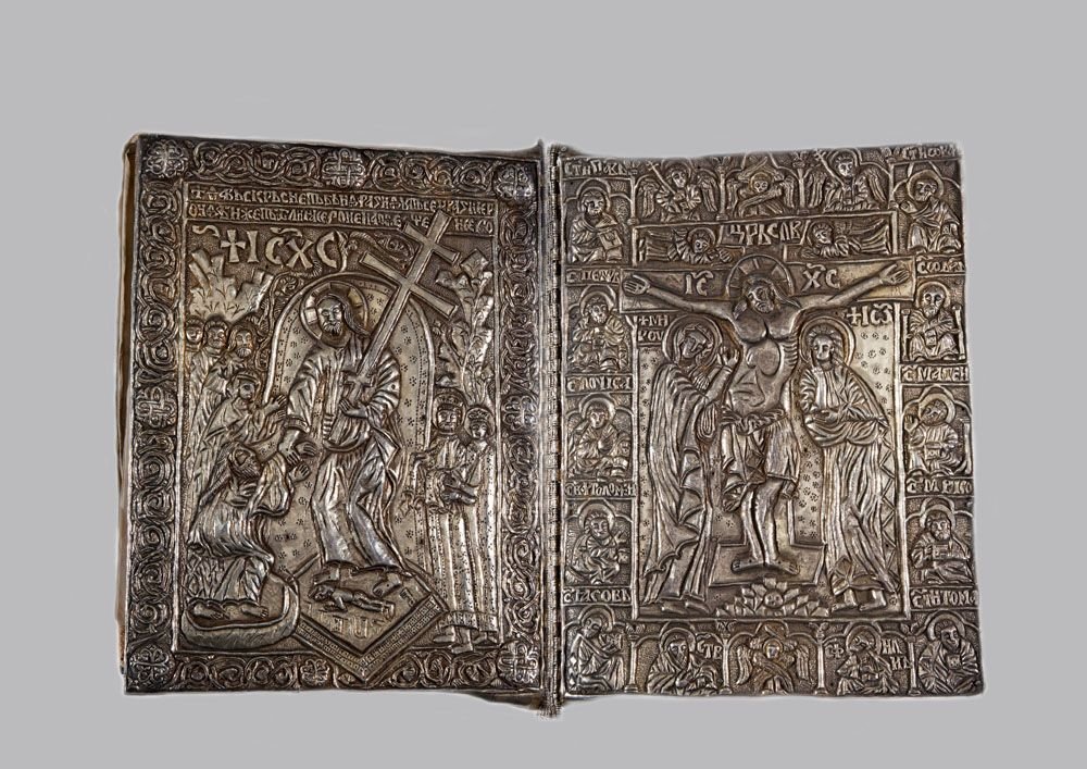 Obiecte de cult vechi expuse într-o „scenografie cu totul deosebită” 277552