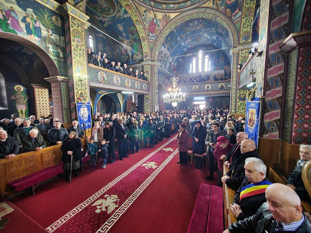 Hramul Parohiei „Intrarea în biserică a Maicii Domnului” din Gherla 277744