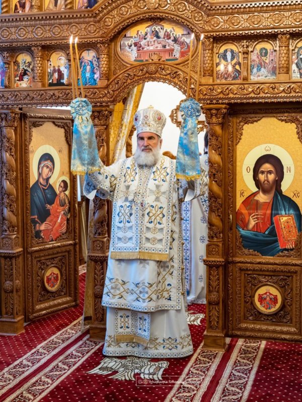 Slujire la paraclisul reședinței arhiepiscopale din Roman 277735