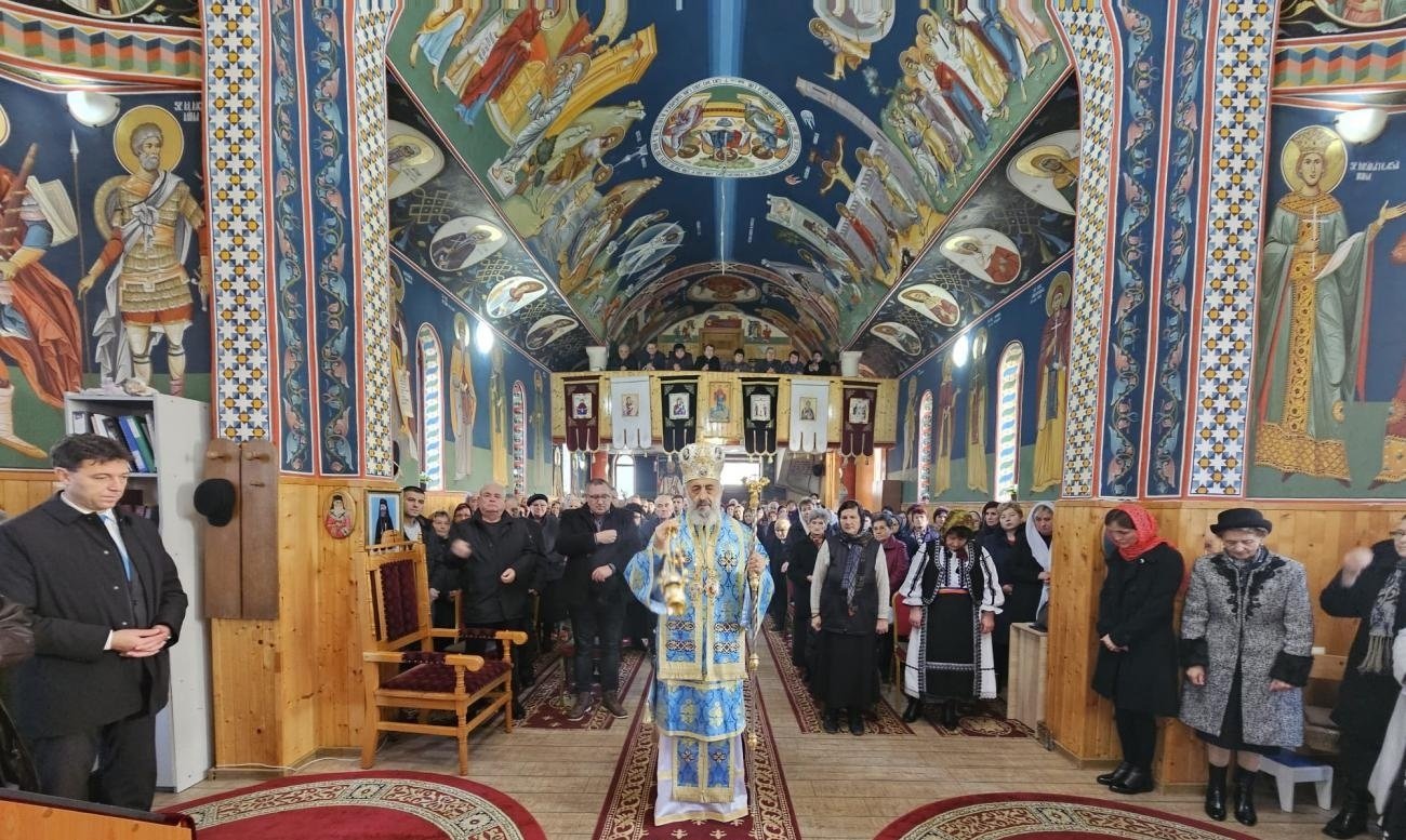 Liturghie arhierească în Parohia Târnăveni VI 277842