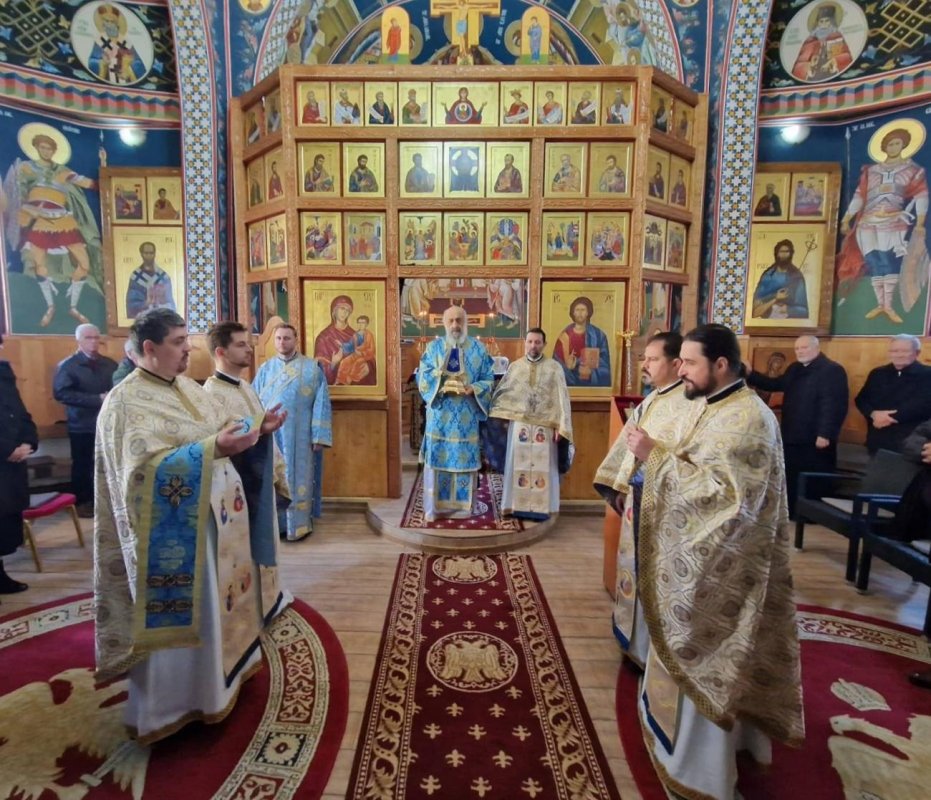 Liturghie arhierească în Parohia Târnăveni VI 277843