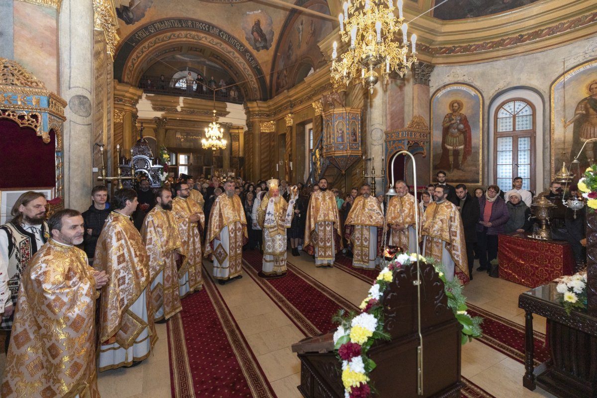 Hramul paraclisului Facultății de Teologie „Justinian Patriarhul” 278174