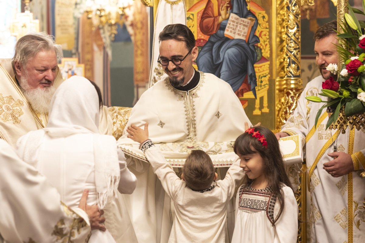 Comuniune liturgică în Parohia Brâncuși din București 278325