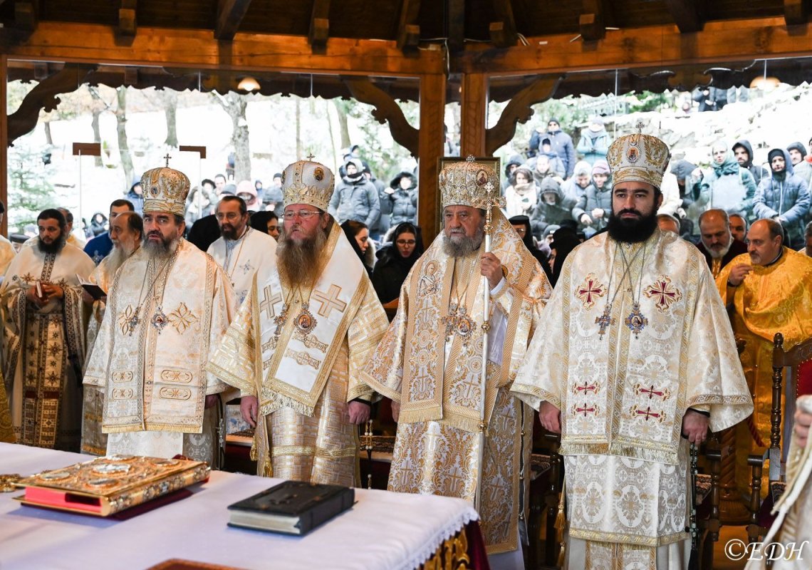 Pomenirea părintelui Arsenie Boca la Mănăstirea Prislop, la 34 de ani de la trecerea la cele veșnice 278655