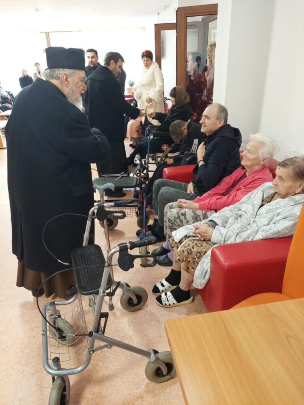 Slujire arhierească la paraclisul unei instituții de îngrijiri paliative 278633