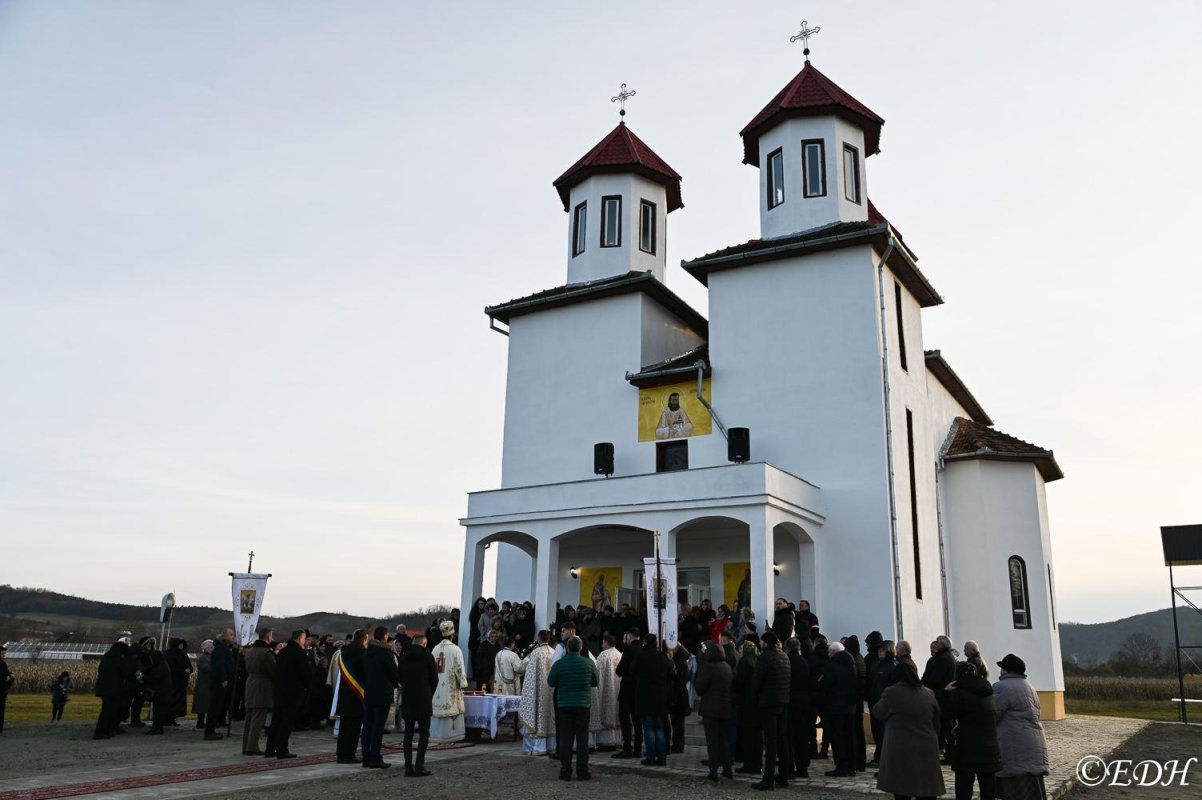 Târnosirea bisericii din Târnava de Criș în Episcopia Devei şi Hunedoarei 278607