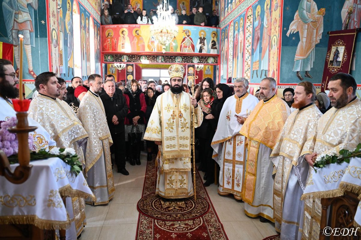 Târnosirea bisericii din Târnava de Criș în Episcopia Devei şi Hunedoarei 278608