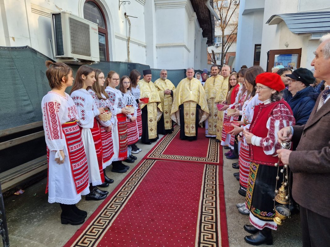 Procesiune la Parohia Bărbătescu Vechi din București 279281