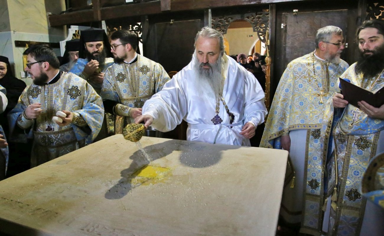 Sfințire de biserică la Mănăstirea Văratec 279475