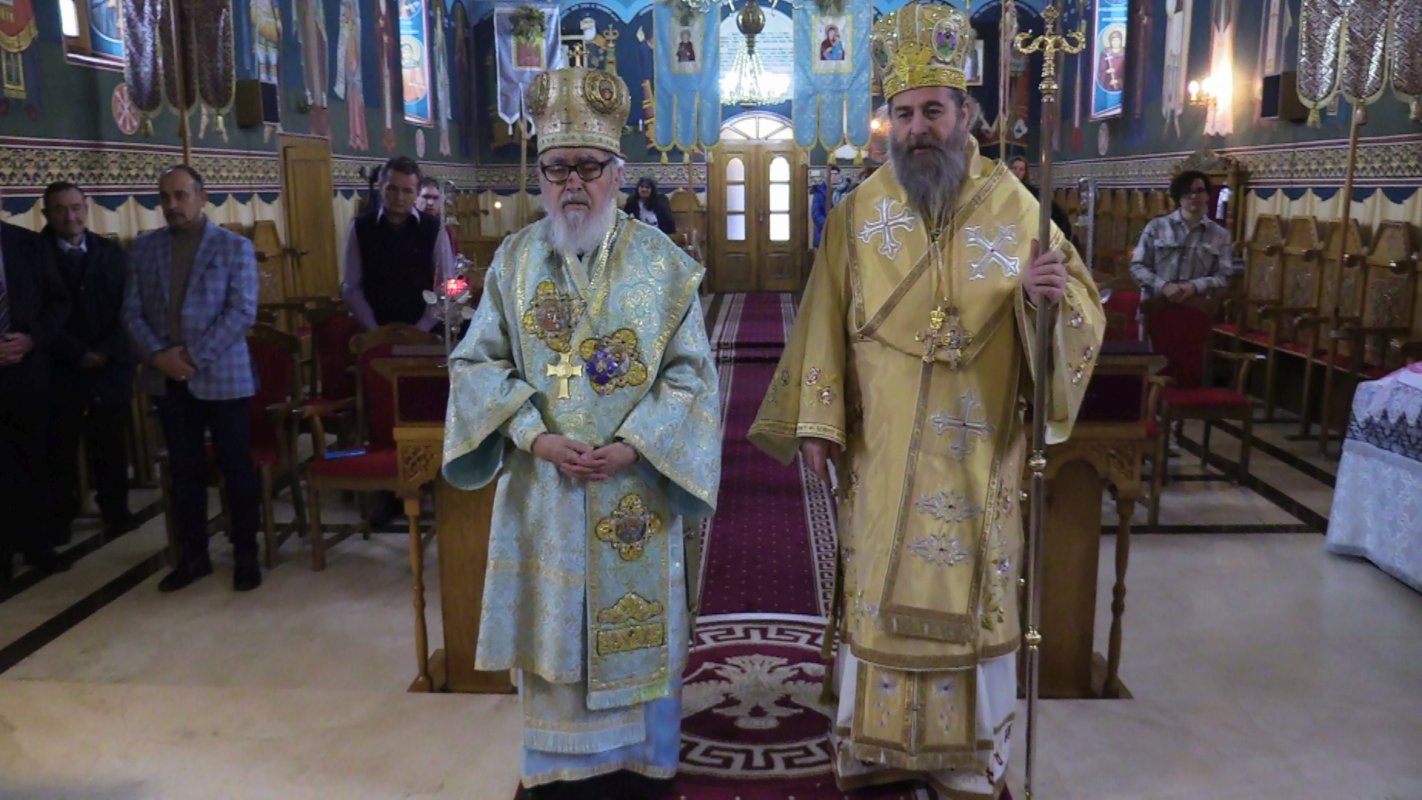 Hram la biserica românească din Apateu 279545