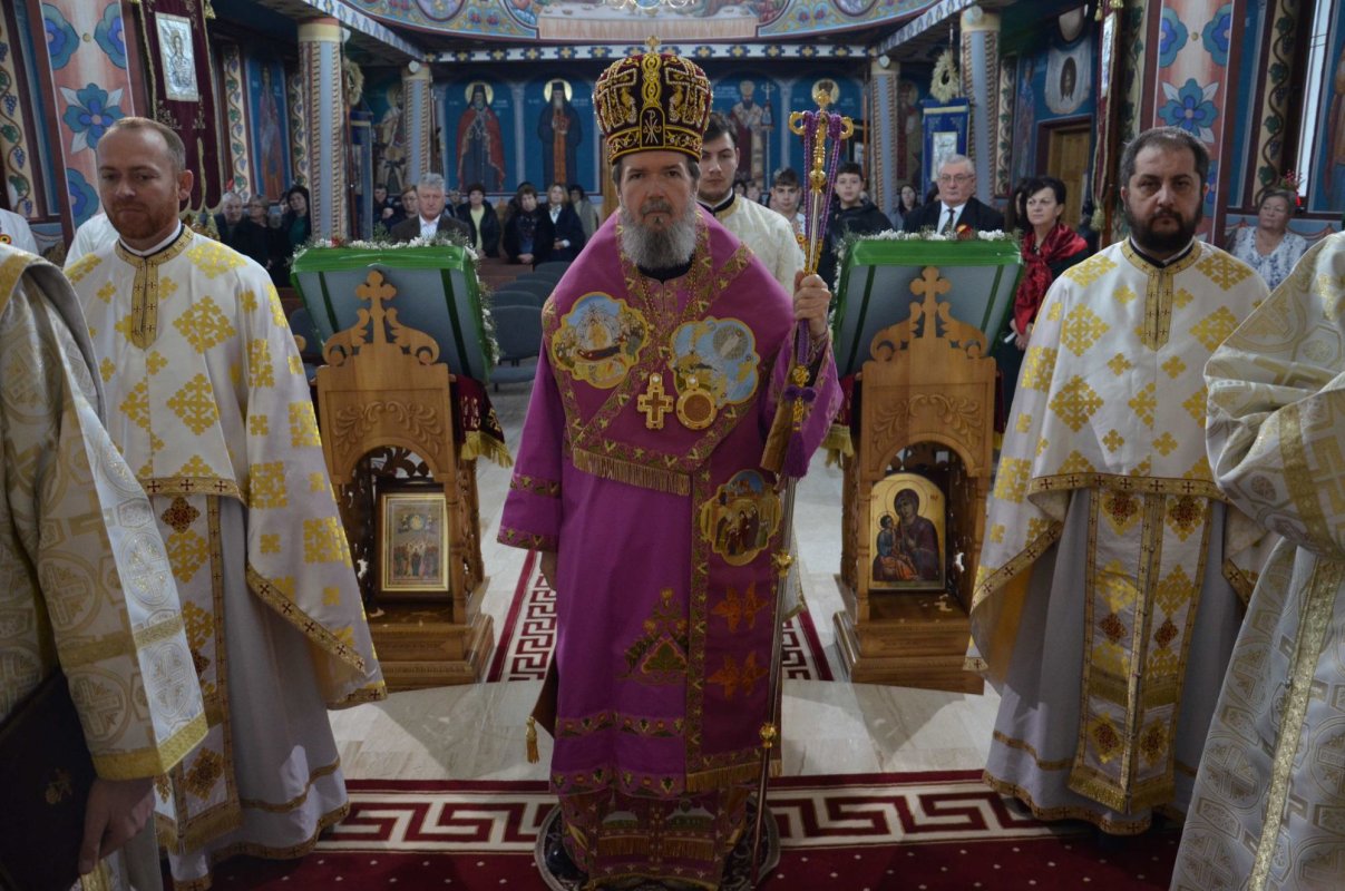 Slujire arhierească la Peştiş, în Episcopia Oradiei 279511