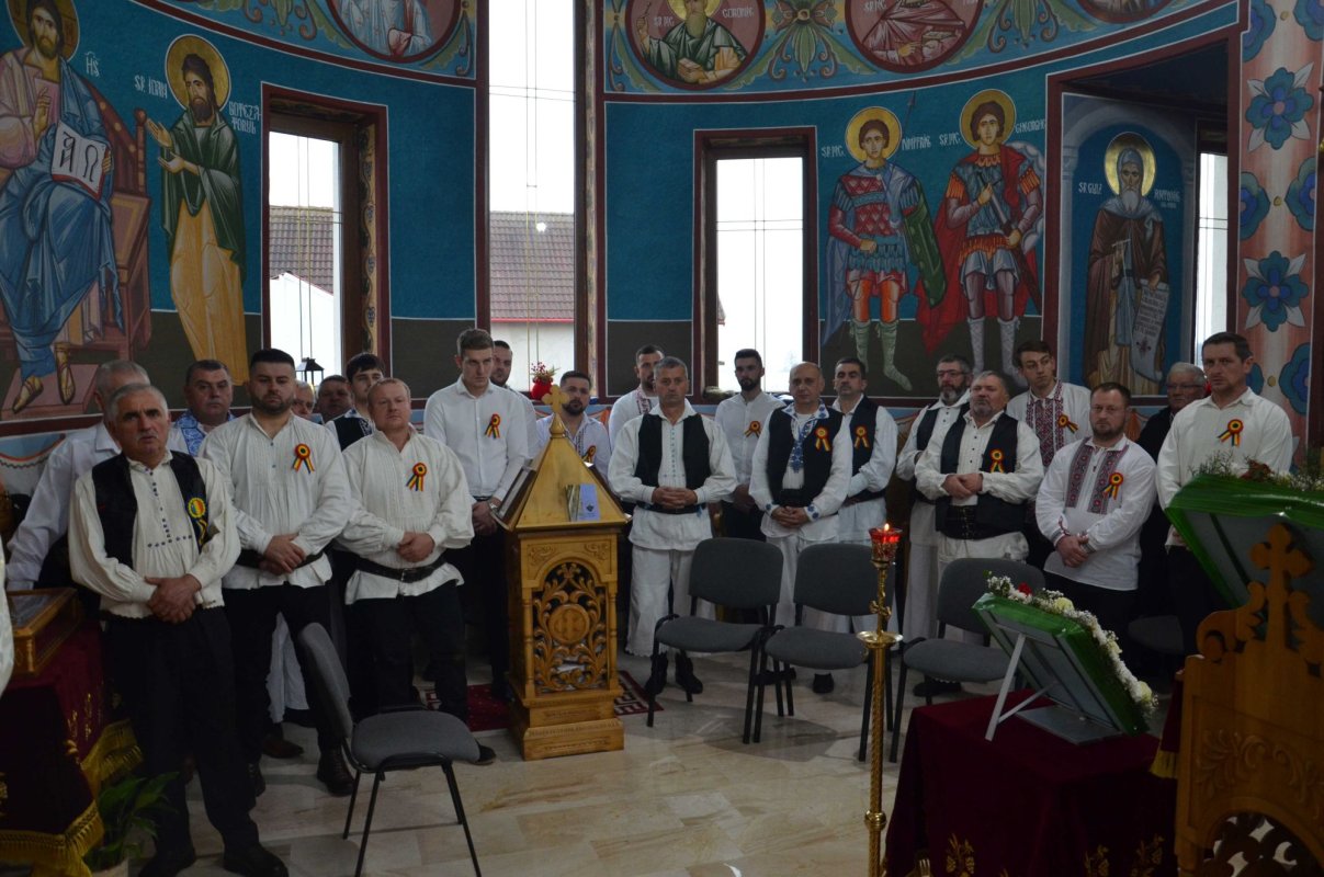 Slujire arhierească la Peştiş, în Episcopia Oradiei 279513
