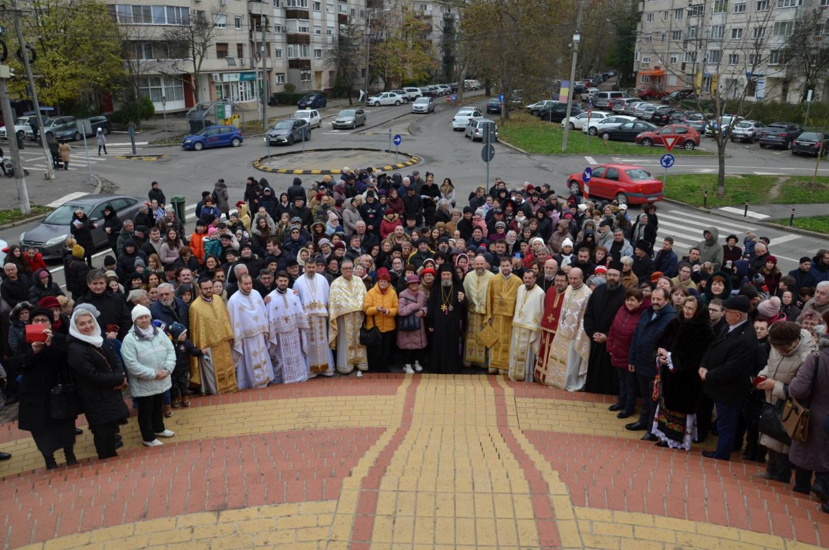 Slujire arhierească la Peştiş, în Episcopia Oradiei 279516