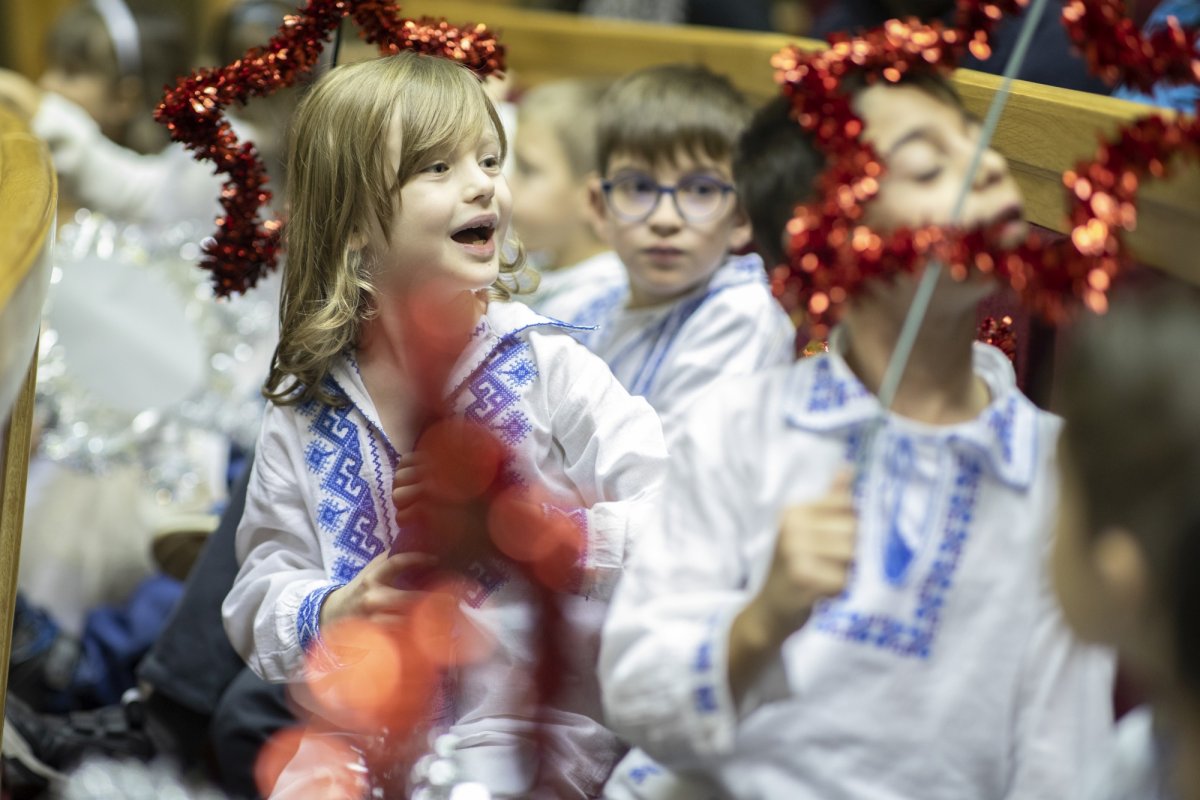 Spectacolul „Sfântul Nicolae în mijlocul copiilor” pe Colina Bucuriei 279706
