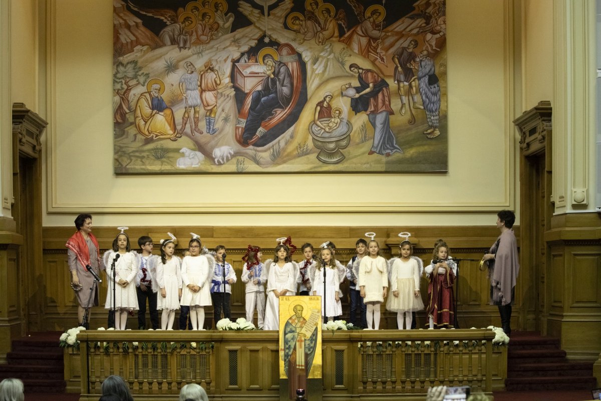 Spectacolul „Sfântul Nicolae în mijlocul copiilor” pe Colina Bucuriei 279720