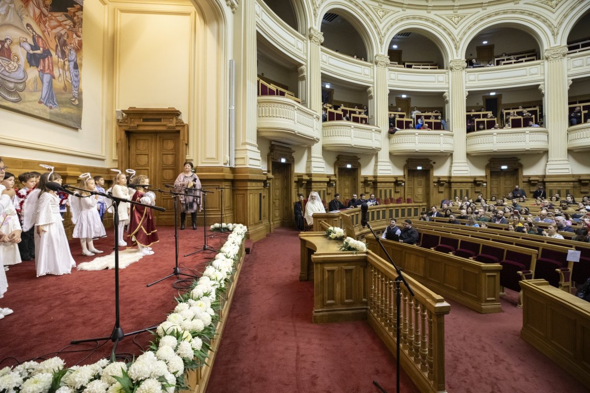 Spectacolul „Sfântul Nicolae în mijlocul copiilor” pe Colina Bucuriei 279726