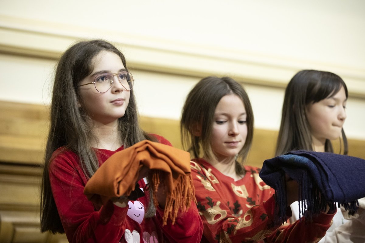 Spectacolul „Sfântul Nicolae în mijlocul copiilor” pe Colina Bucuriei 279730