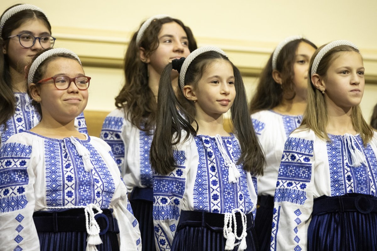 Spectacolul „Sfântul Nicolae în mijlocul copiilor” pe Colina Bucuriei 279732