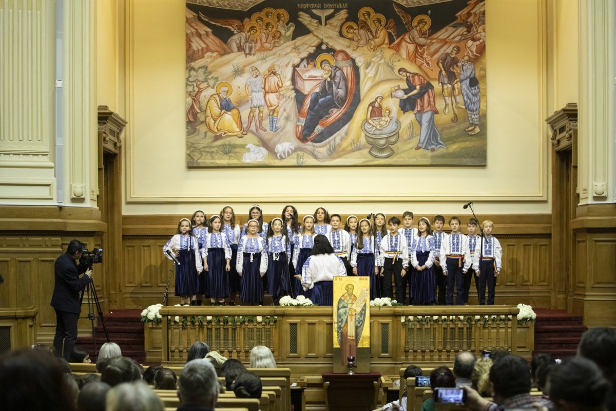 Spectacolul „Sfântul Nicolae în mijlocul copiilor” pe Colina Bucuriei 279733