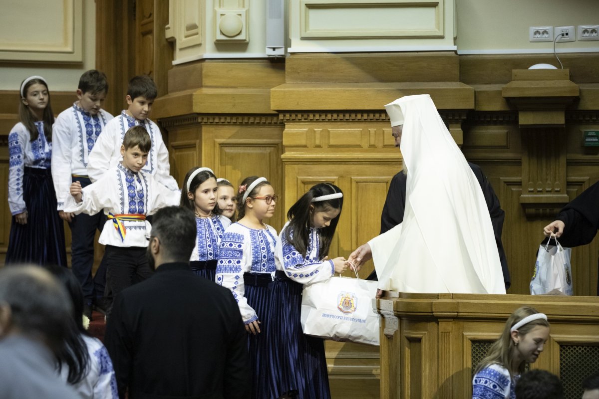 Spectacolul „Sfântul Nicolae în mijlocul copiilor” pe Colina Bucuriei 279734