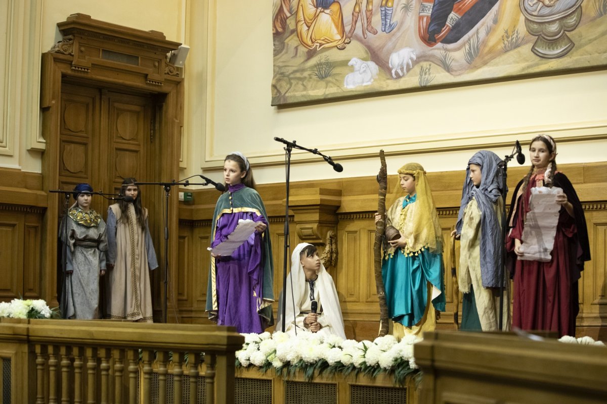 Spectacolul „Sfântul Nicolae în mijlocul copiilor” pe Colina Bucuriei 279737