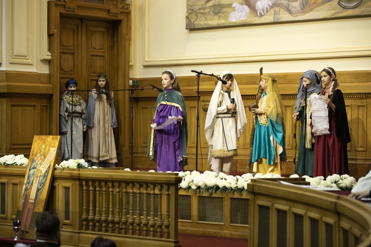 Spectacolul „Sfântul Nicolae în mijlocul copiilor” pe Colina Bucuriei 279738