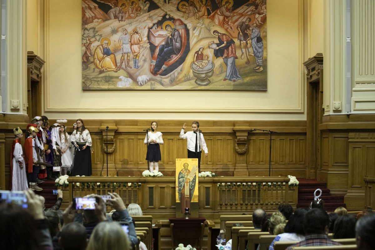 Spectacolul „Sfântul Nicolae în mijlocul copiilor” pe Colina Bucuriei 279744