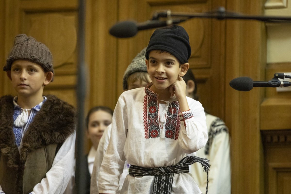 Spectacolul „Sfântul Nicolae în mijlocul copiilor” pe Colina Bucuriei 279745