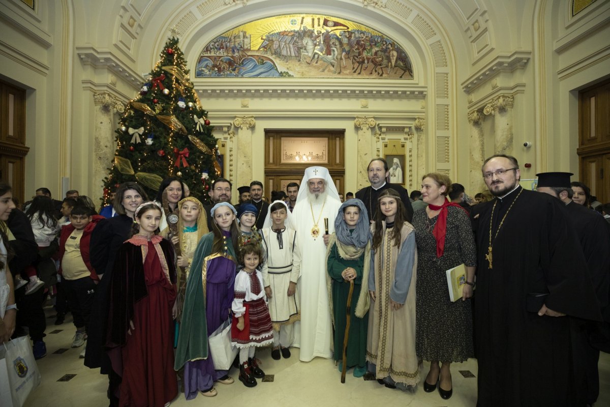 Spectacolul „Sfântul Nicolae în mijlocul copiilor” pe Colina Bucuriei 279753