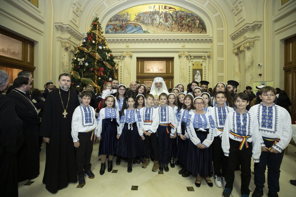 Spectacolul „Sfântul Nicolae în mijlocul copiilor” pe Colina Bucuriei 279754