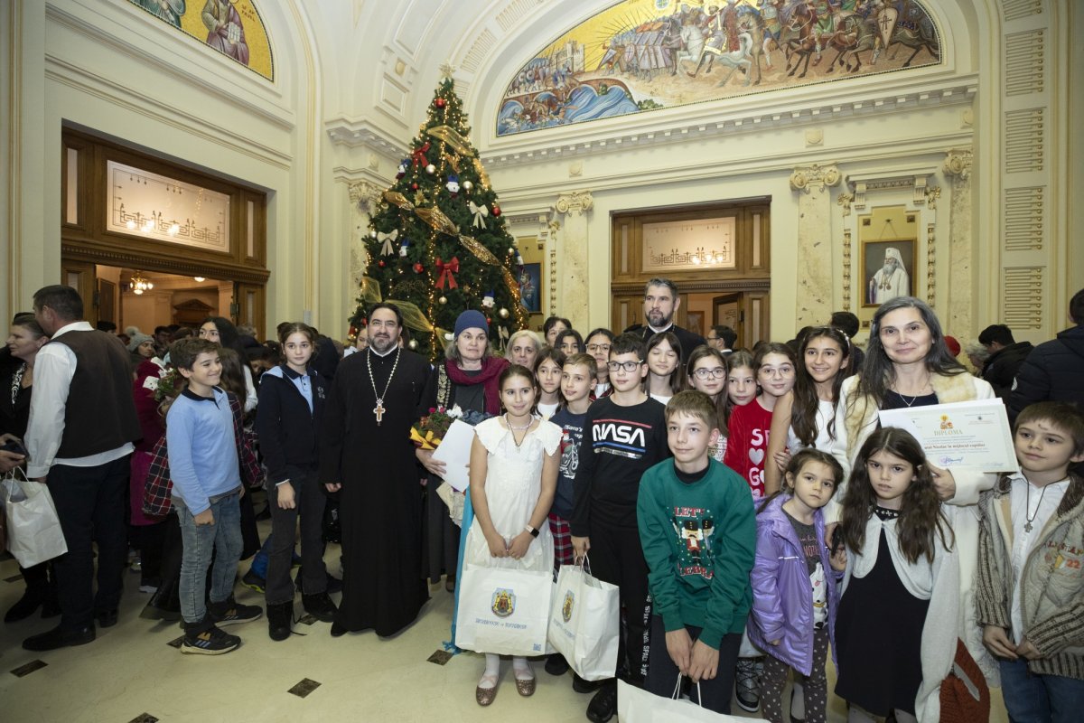 Spectacolul „Sfântul Nicolae în mijlocul copiilor” pe Colina Bucuriei 279755