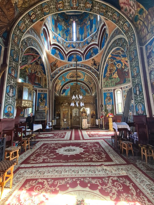 Biserica albă de deasupra Prutului 279678