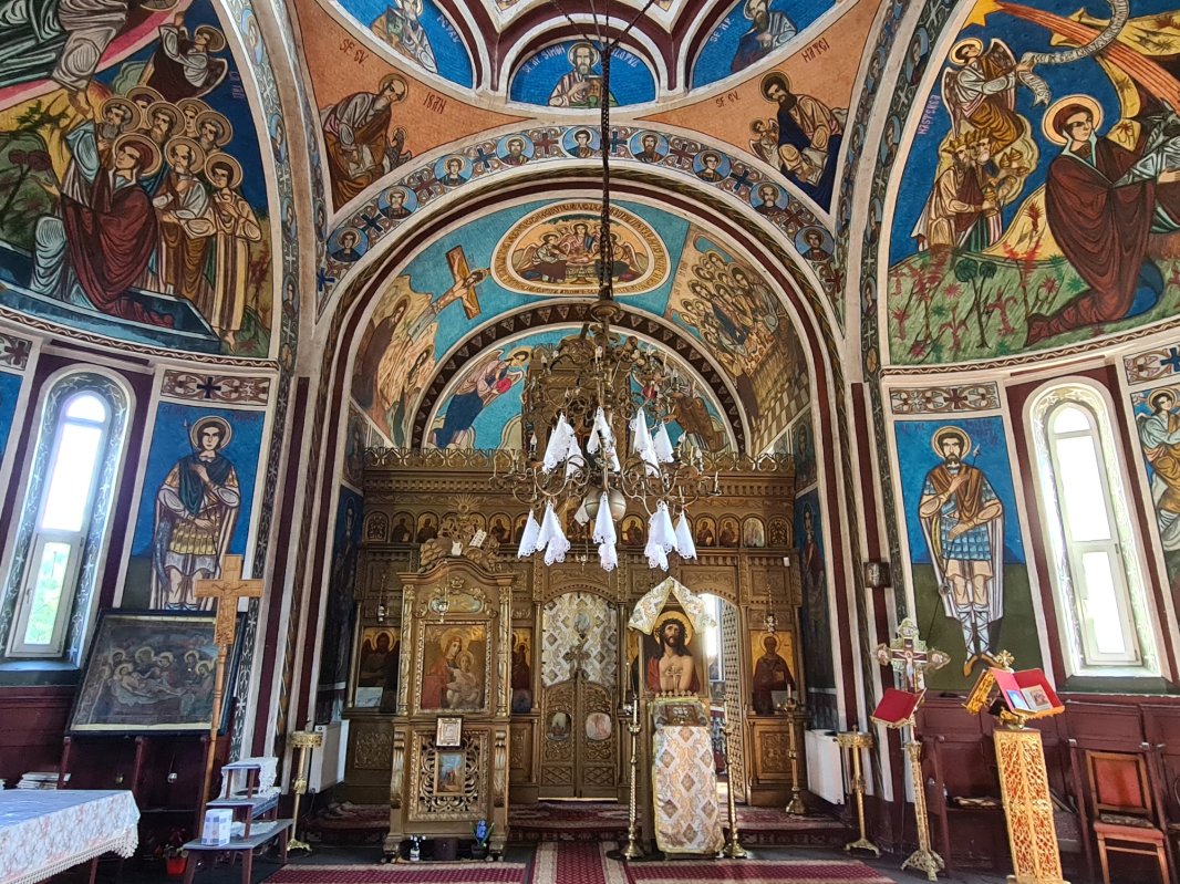 Biserica albă de deasupra Prutului 279681