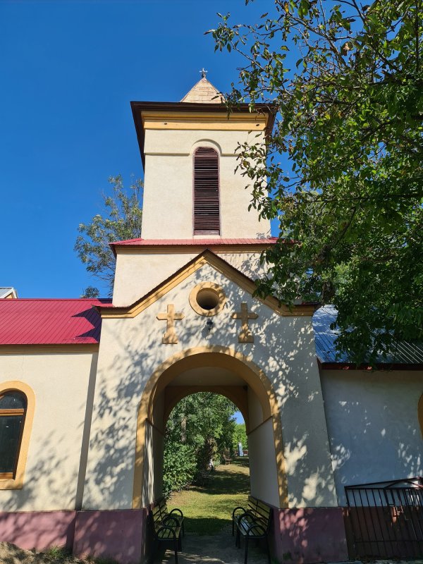 Biserica albă de deasupra Prutului 279682