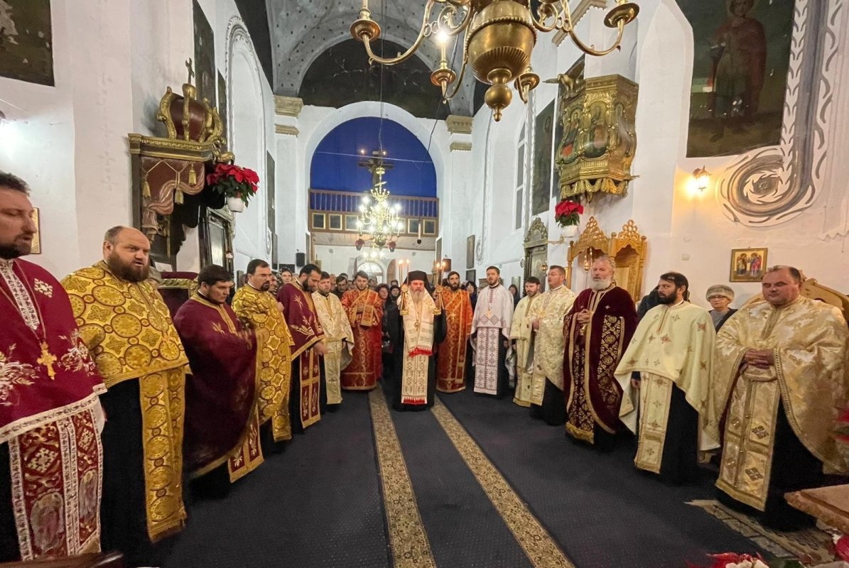 Hram la Biserica „Sfinții Voievozi” din Huși 279778