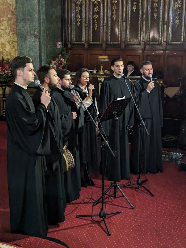 Concert de colinde susținut de tineri bănățeni  280210