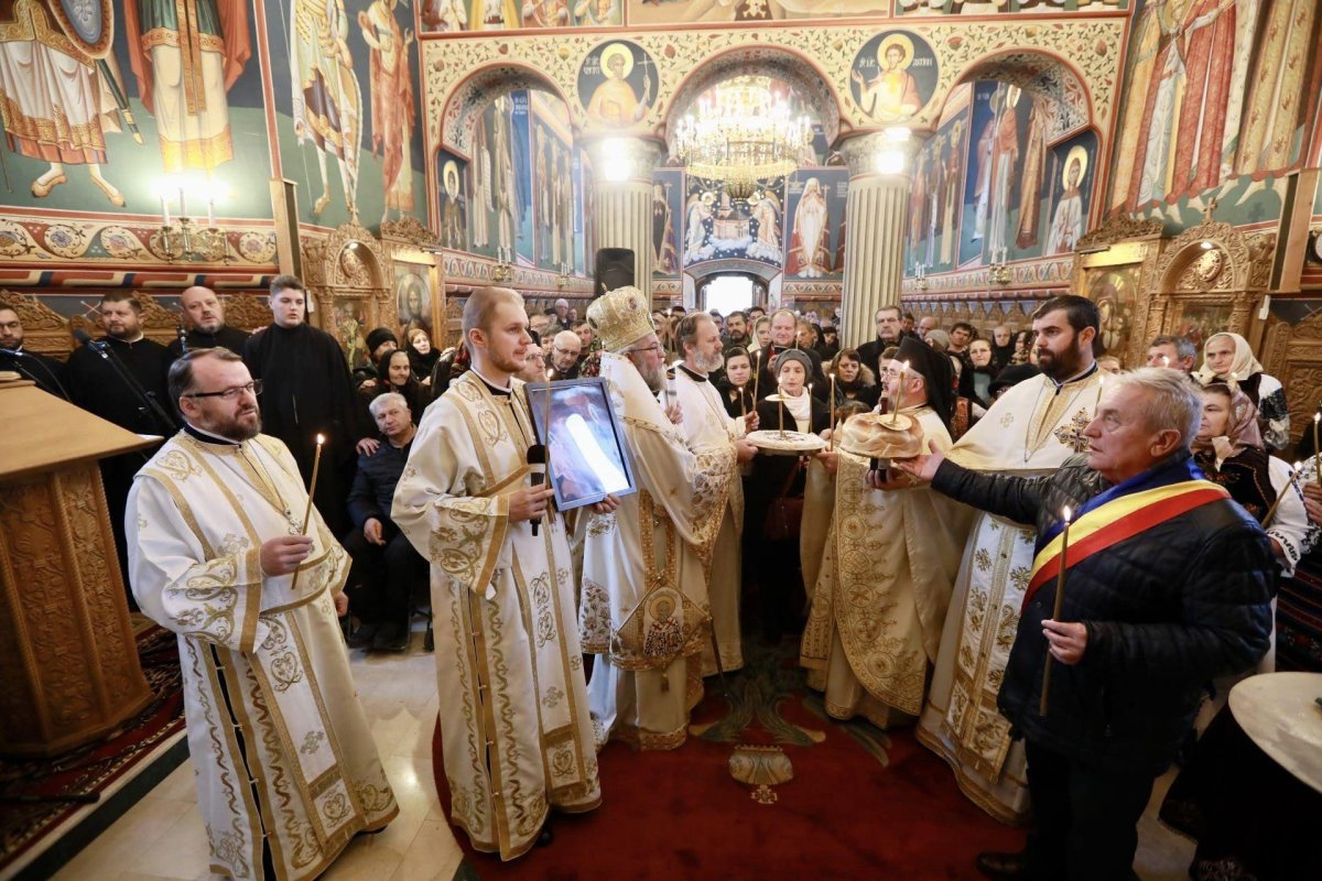 Hramul Paraclisului „Sfântul Ierarh Nicolae” al Mănăstirii Rohia 280133