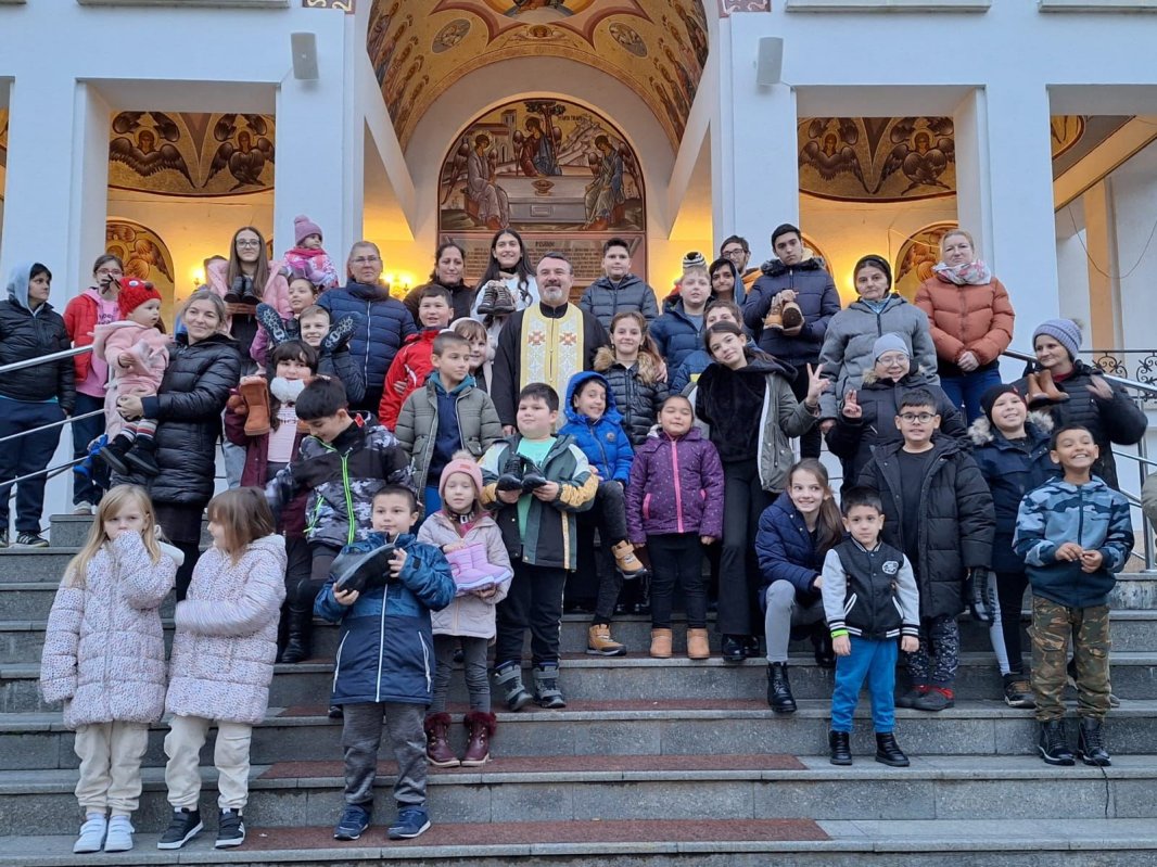 Încălțăminte pentru copiii Parohiei Dacia din Timișoara 280212