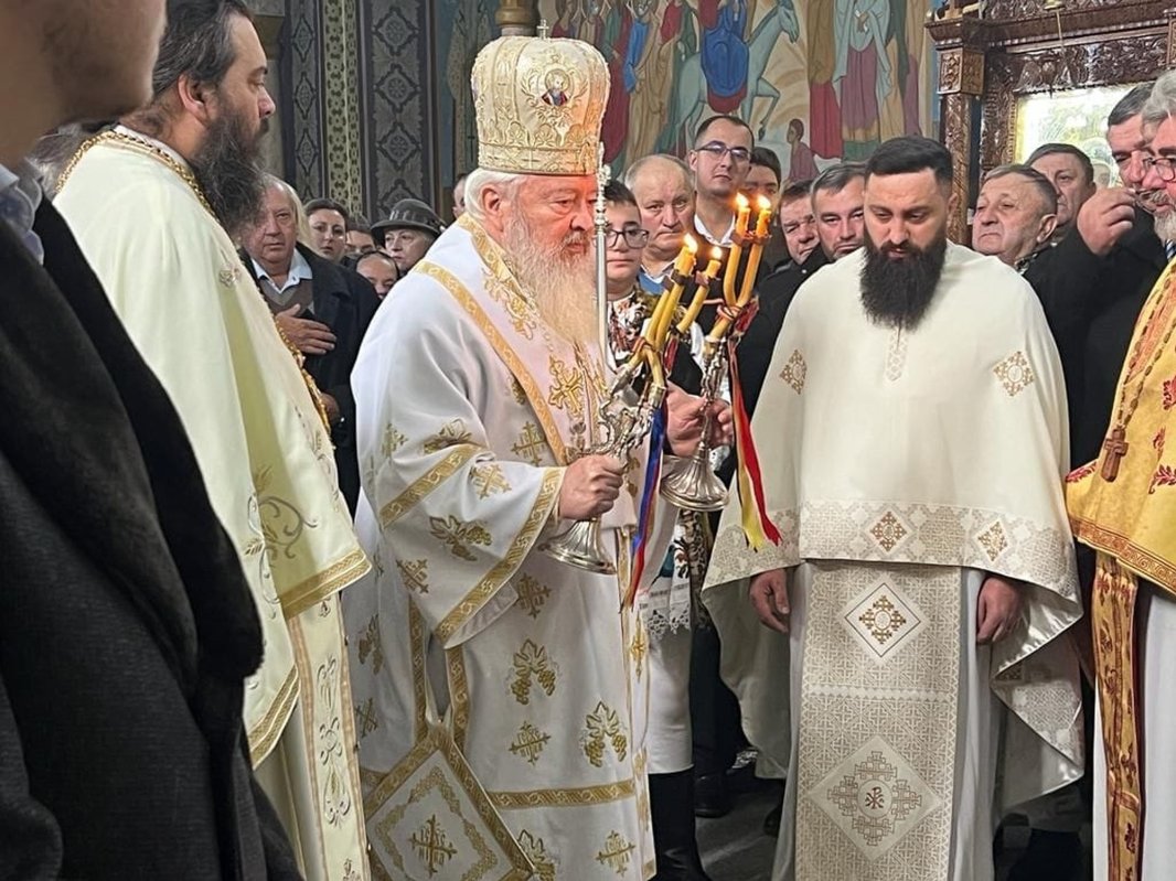 Liturghie arhierească și sfințirea casei parohiale din Șieuț, Bistriţa-Năsăud 280315