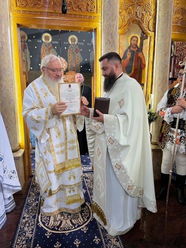 Liturghie arhierească și sfințirea casei parohiale din Șieuț, Bistriţa-Năsăud 280317