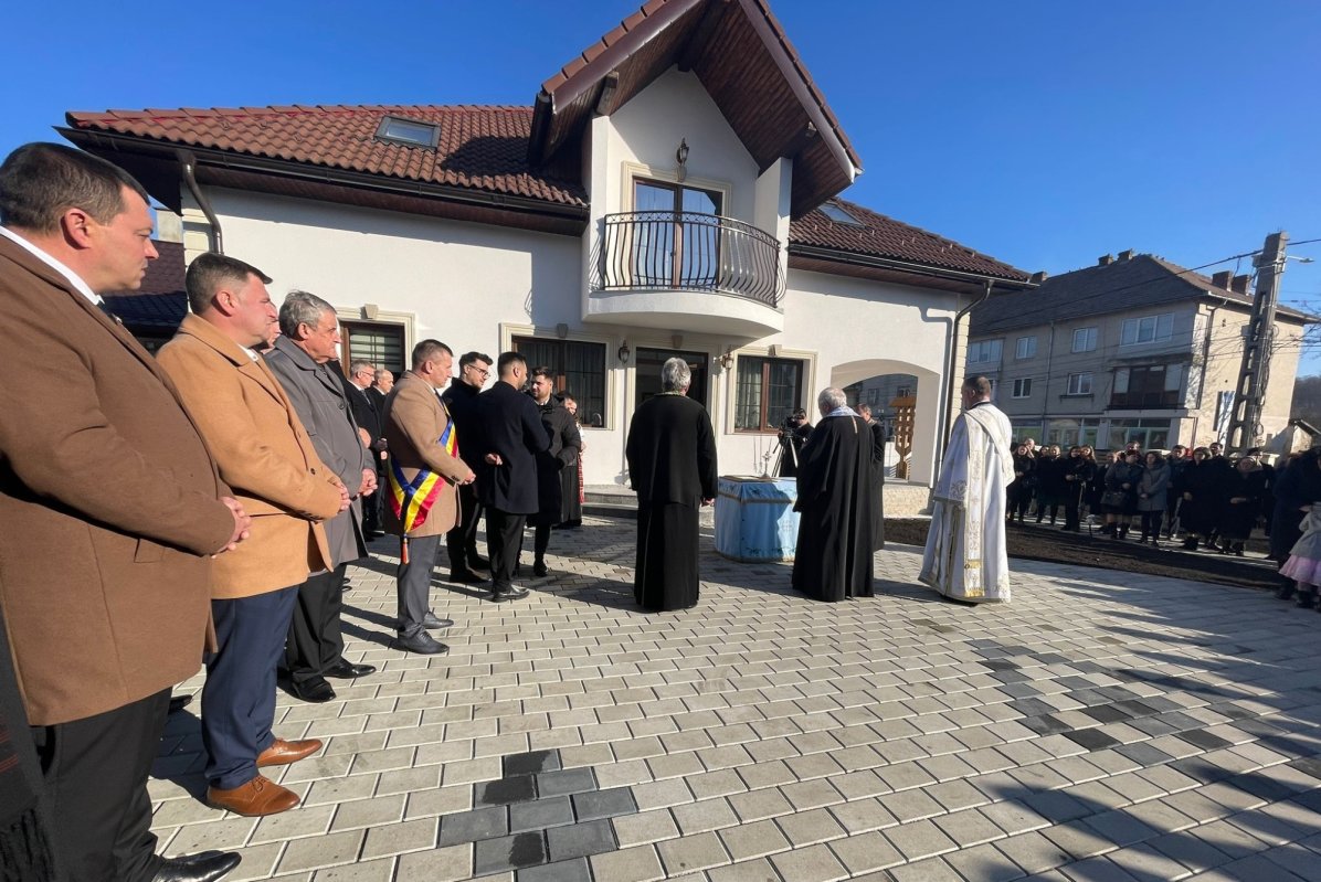 Liturghie arhierească și sfințirea casei parohiale din Șieuț, Bistriţa-Năsăud 280318