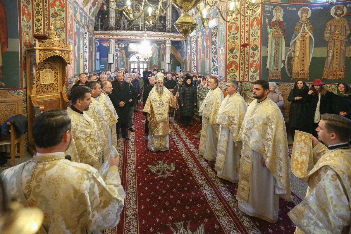 Slujiri arhierești în eparhii din Muntenia și Dobrogea 280334