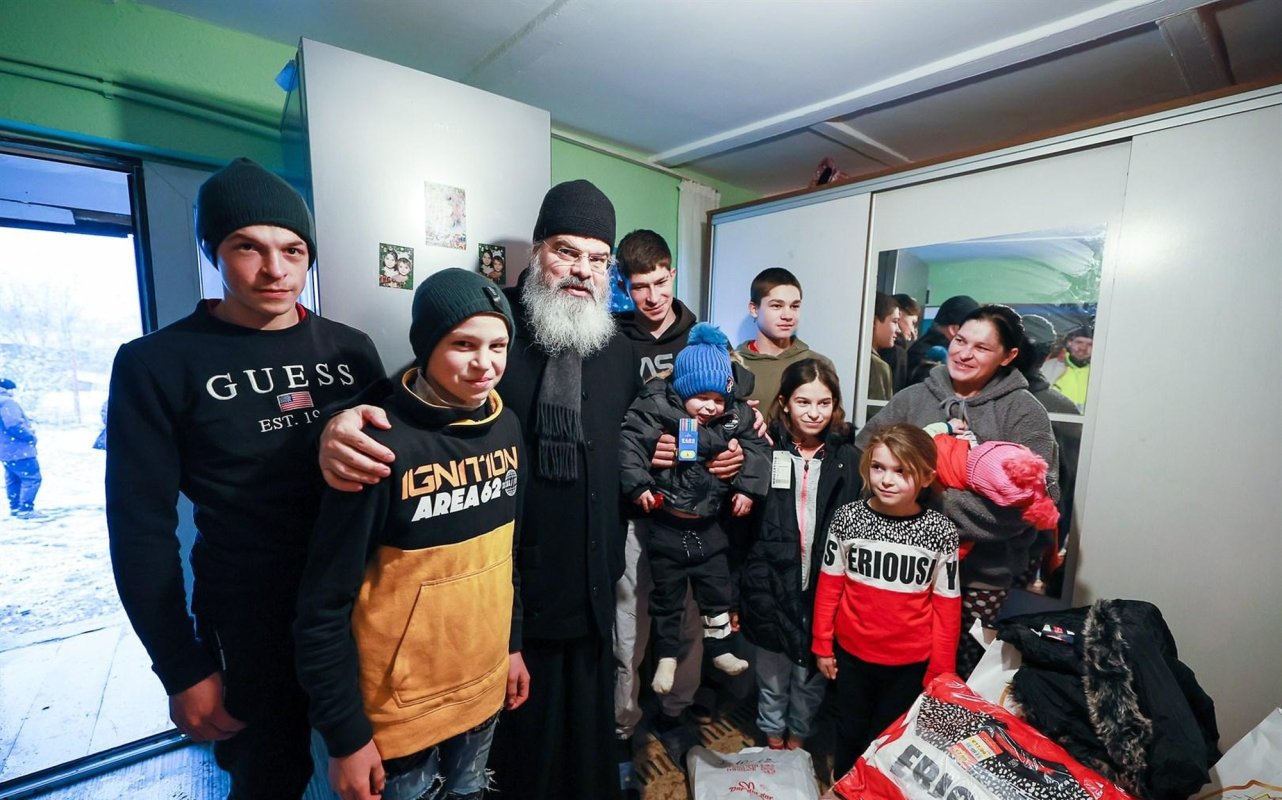 O nouă ediție a campaniei „Dar de Crăciun” în Episcopia Hușilor 280428