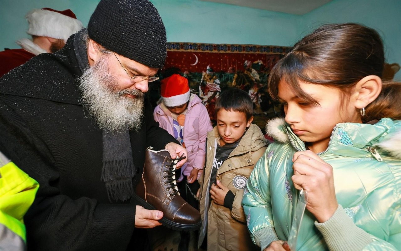 O nouă ediție a campaniei „Dar de Crăciun” în Episcopia Hușilor 280429