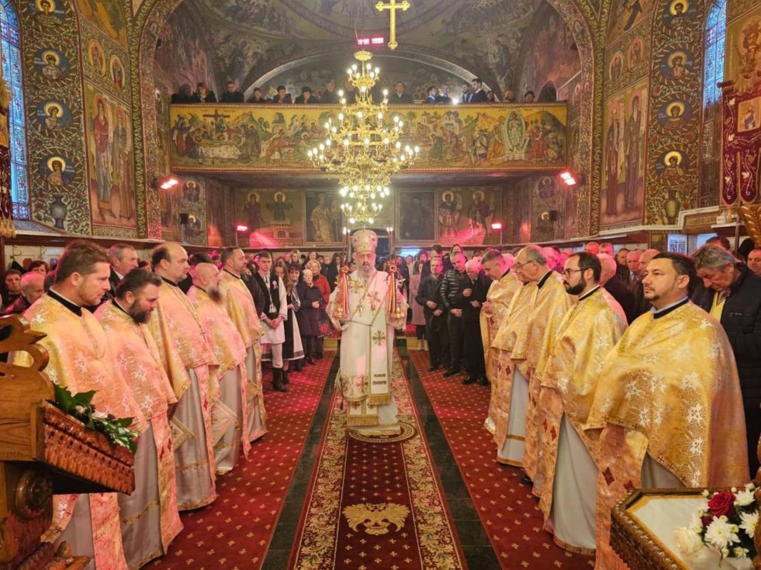 Sărbătoare la Biserica „Sfântul Ierarh Nicolae” din Aiud 280401